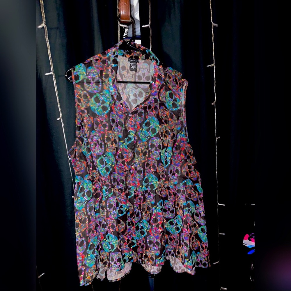 Torrid Colorful Skulls sleeveless blouse